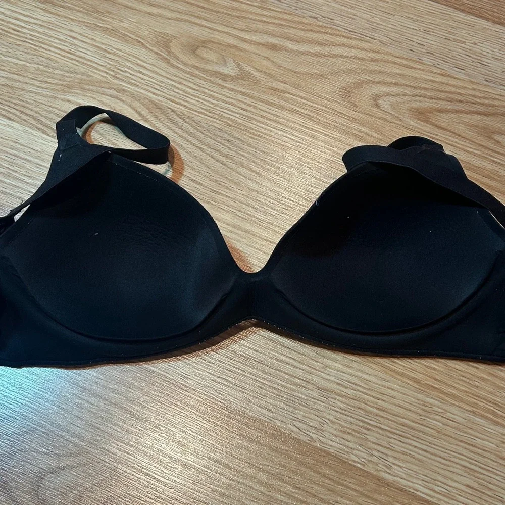 Victoria's Secret T-Shirt Bra Black Wireless Lightly Lined Seamless 34C